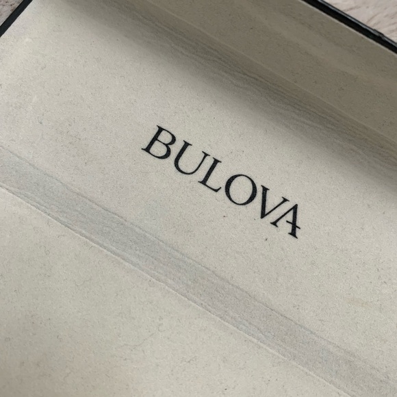 ❤Bulova dark Gray Triangle Glasses Case - Picture 3 of 5